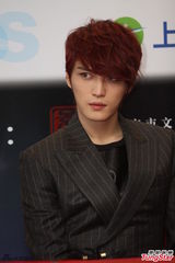 组图：韩国人气偶像金在中亮相上海魅惑帅气