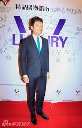 组图：郑恺耿乐张睿等出席精品盛典获风尚封号