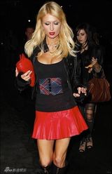 幻灯图集：帕丽斯-希尔顿趣图 喜爱自赏美胸