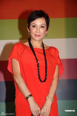 组图：廖碧儿出席时尚活动 否认林忠豪当面示爱