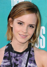 组图：艾玛-沃特森亮相MTV电影奖笑容爽朗