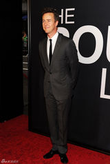 组图：《谍影4》纽约首映 蕾切尔-薇姿黑裙优雅