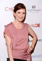 幻灯图：《克洛伊》首映 摩尔与阿曼达相得益彰