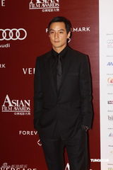 幻灯：亚洲电影大奖红毯 吴彦祖身材挺拔气度不凡