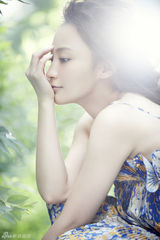 组图：姚笛清新碎花裙演绎仲夏浪漫