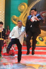 幻灯图：《华人大综艺》第二期 费翔成“穿越”代表