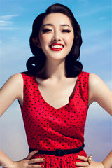 组图：蒋梦婕化身画报女郎复古时尚