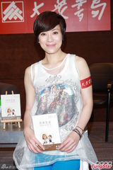 组图：张可颐劝邓萃雯勿太执着 望早发电视牌照