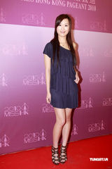 高清图：众佳丽二次面试港姐 Barbie花裙现身有点土