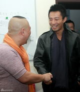 组图：增爱基金答谢相声晚会 汪小菲捧场郭德纲