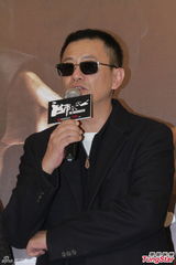 组图：章子怡七彩蛇女装抢镜 梁朝伟力撑王家卫