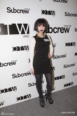 组图：梁汉文李璨琛活动聚首 方皓玟冷艳亮相