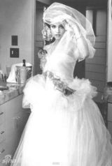 组图：麦当娜个唱自摸前夫悄然观看 昔日结婚照曝光