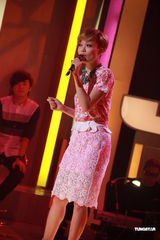 组图：《劲歌金曲》录影 容祖儿郑伊健亮相