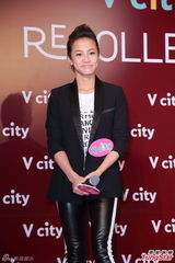 组图：何韵诗金马演唱失准 与容祖儿同场不相见