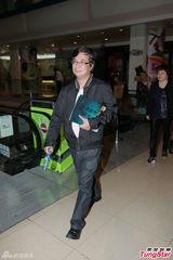 组图：演唱会之父张耀荣出殡 郭富城陪同全程