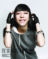 组图：吴莫愁《优家画报》感性大片乐享狂欢