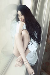 组图：姜欣雨新写真曝光 网友直呼双腿太性感