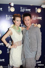 组图：香港唱片销量大奖 汪明荃郑少秋携手献唱