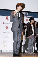 高清组图：朴政珉演台湾偶像剧 《翻糖花园》发布