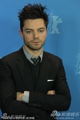 高清组图：《双重恶魔》发布会 女星塞尼耶显娇媚