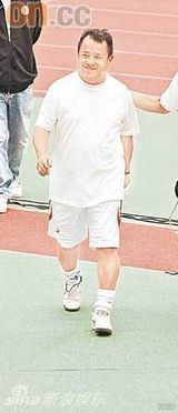 幻灯组图：尹志强纪念球赛 梁汉文头球破门慰舅父