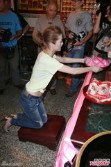 组图：李娅莎台湾拜神 仍不放弃发展台语歌曲