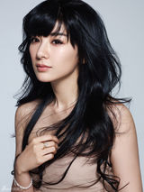 高清组图：黄奕全新写真曝光 时尚简约清新绽放