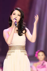 组图：甘婷婷戚薇等亮相安徽春晚特别板块献唱