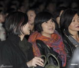 组图：王菲演唱会众星捧场 带众人为灾民祈福