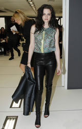 高清组图：克里斯汀-斯图尔特亮相巴黎时装周