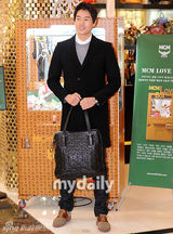 组图：韩国演员刘志泰出席首尔慈善公益活动