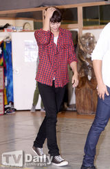 组图：探班音乐剧《人鬼情未了》 朱元IVY暧昧