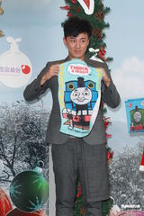 组图：林峰出席圣诞活动努力赚钱希望明年再置房