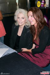 组图：民谣歌后携手苏格兰女声香港开唱