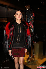 组图：张雨绮蕾丝透视装亮相 露黑色BRA诱惑