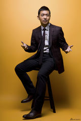 组图：邢佳栋绅士风写真尽显男人本色