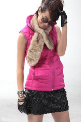 高清图：朱丹俏皮运动大片 尽显女主播别样时尚