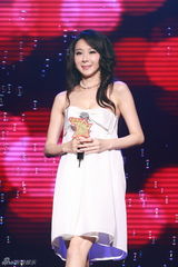 高清组图：萧蔷不慎露胸贴 走光浑然不知