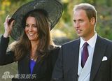 组图：威廉王子与女友订婚 携手亮相显亲昵