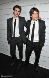 国家评论协会奖晚宴 贝尔和阿弗莱克夫妇亮相(组图)