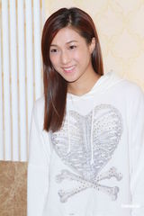 组图：《幸福摩天轮》杀青 钟嘉欣陈智燊否认绯闻