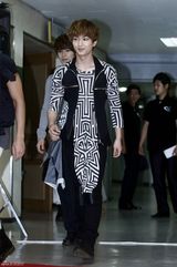 组图：韩国组合SHINee个唱记者会