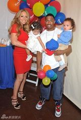 组图：玛丽亚-凯莉一家游乐园度周末玩过山车