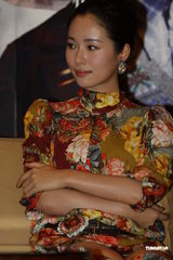 组图：刘青云宣传频耍宝 江一燕靓丽现身不慎走光