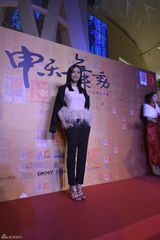 组图：姚晨婚后首度公开亮相