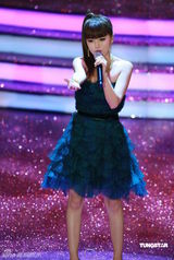 幻灯：香港金像奖现场 阿兰献唱《赤壁》主题曲 