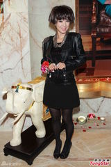 组图：米雪备演舞台剧《我和春天有个约会》