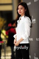 组图：金宇彬孙贤周等参加崔元英沈伊英婚礼