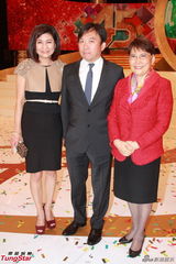 组图：无线45周年台庆群星荟萃 黎耀祥获奖陈豪反串